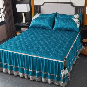 couvre-lit en satin bleu roi