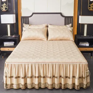 Couvre-lit en satin beige